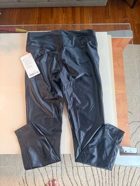 Lululemon Satin Shine HR tight 25 size 10
